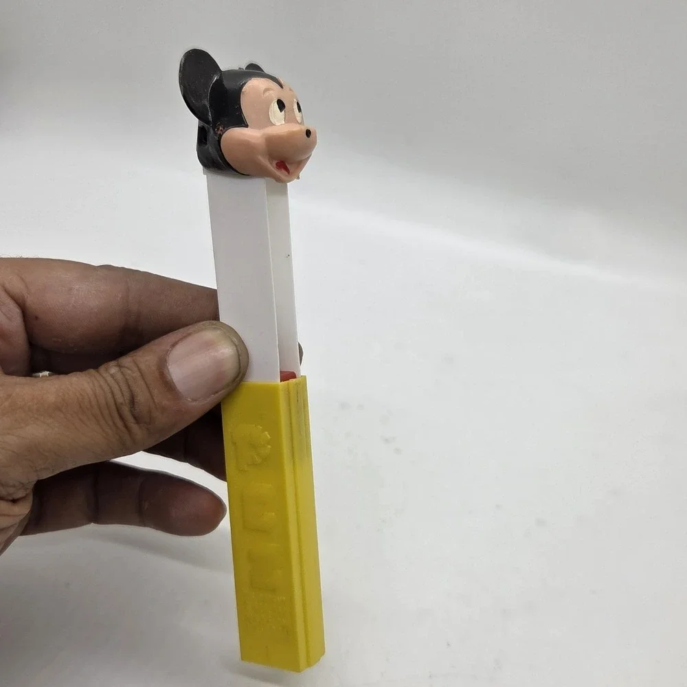 VTG Mickey Mouse PEZ Dispenser No Feet Made in Austria Patent 2620061‎ Yellow...
